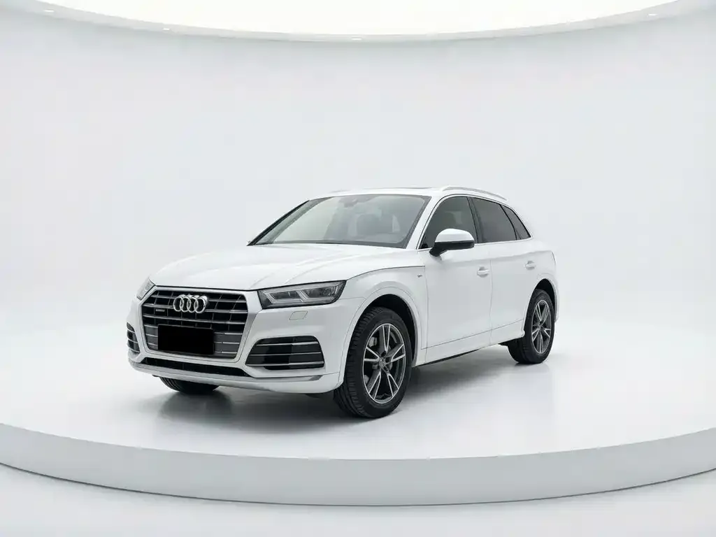 Audi Q5L — фото 1
