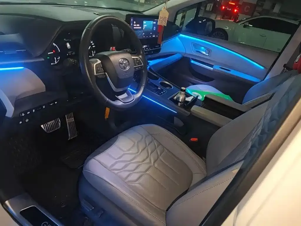 Toyota Granvia — фото 7