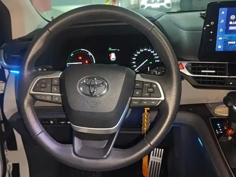 Toyota Granvia — фото 9