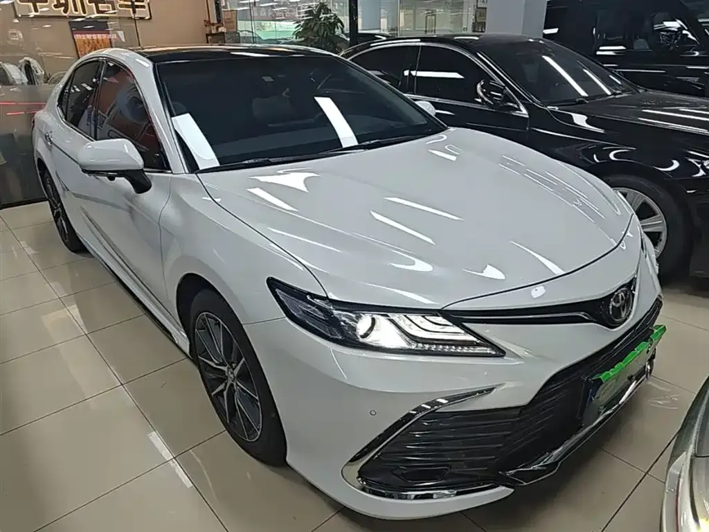 Toyota Camry — фото 5