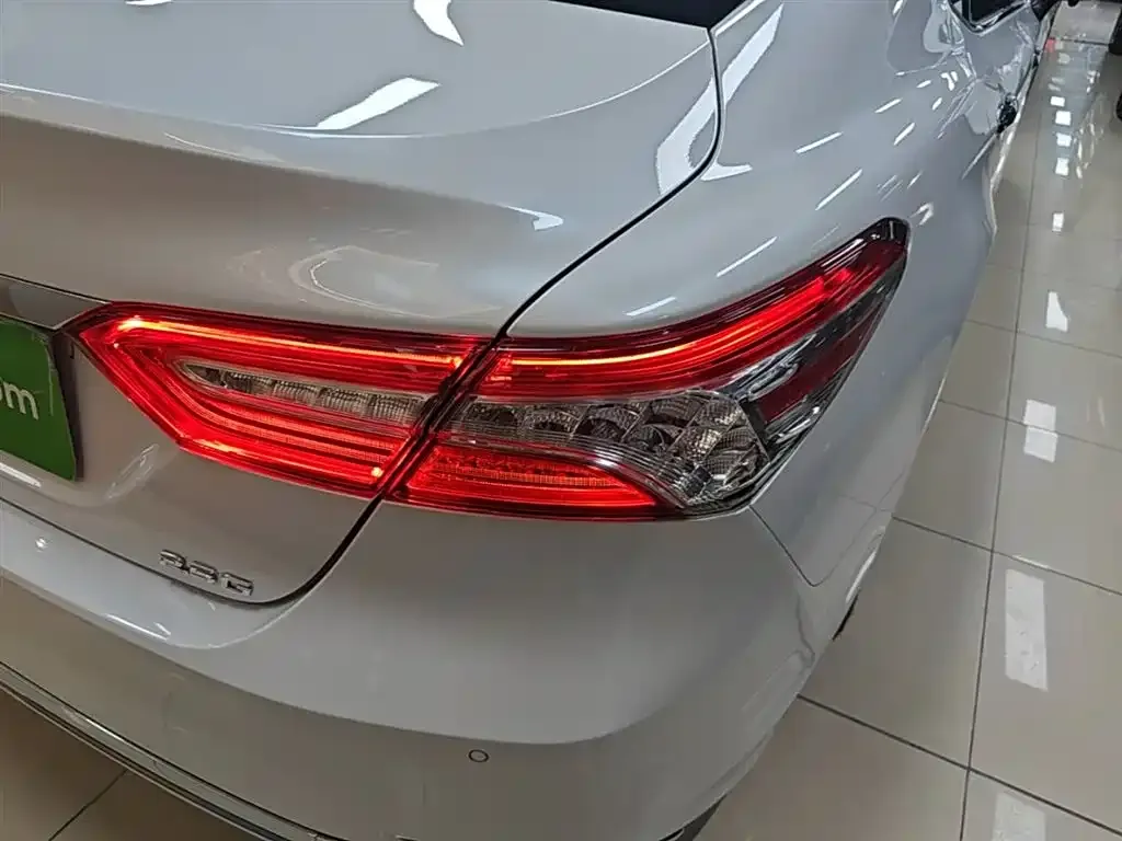 Toyota Camry — фото 6