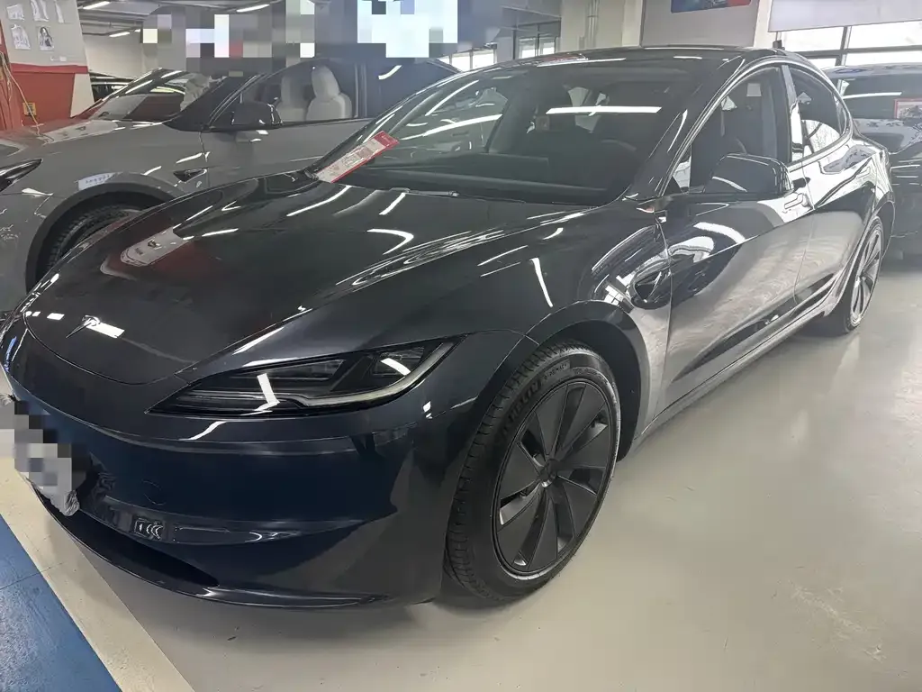 Tesla Model 3 — фото 1