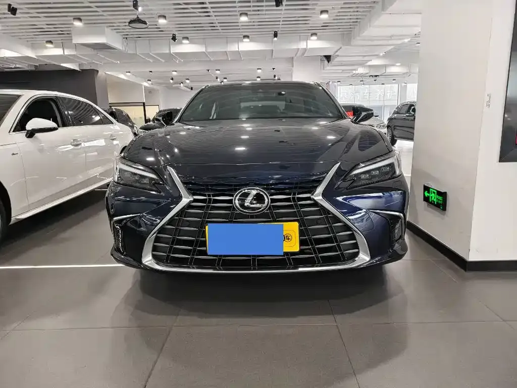 Lexus ES — фото 10