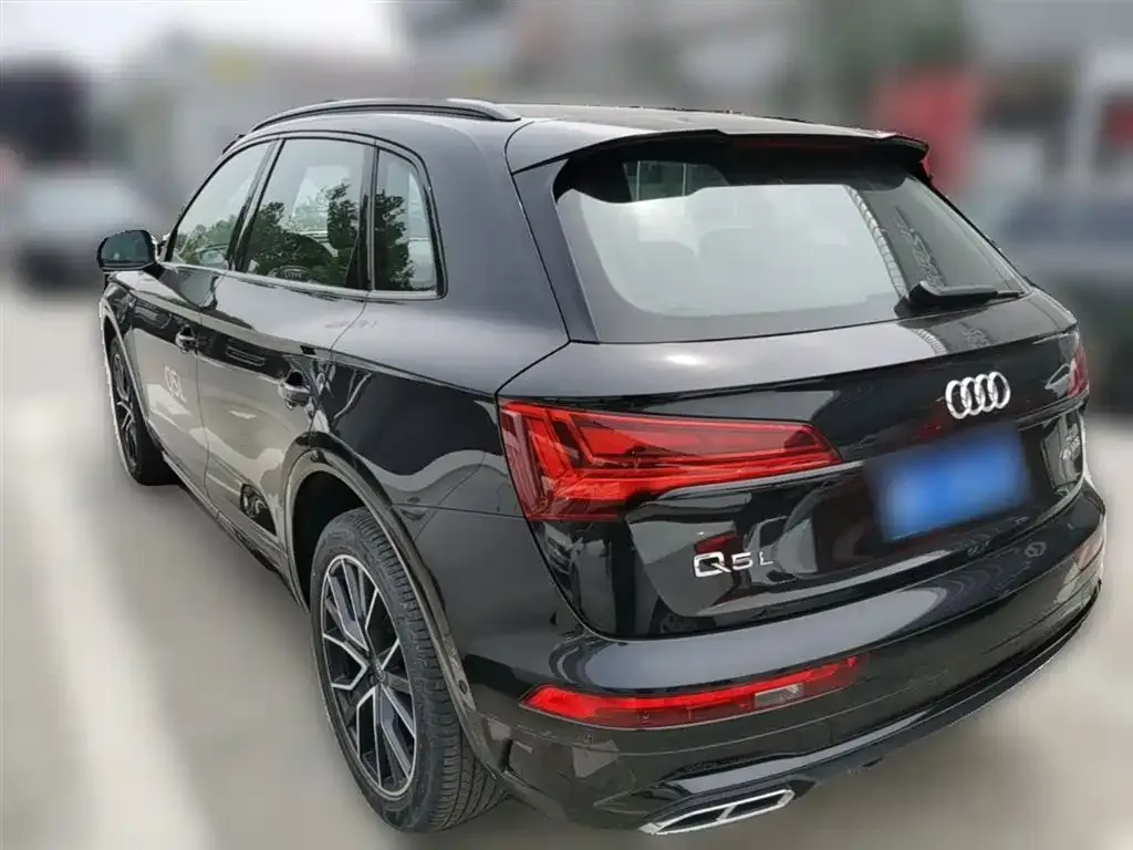 Audi Q5L — фото 9