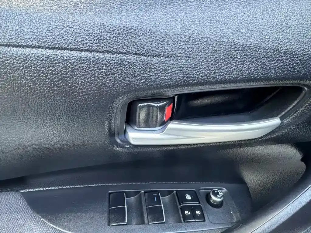 Toyota Corolla — фото 10
