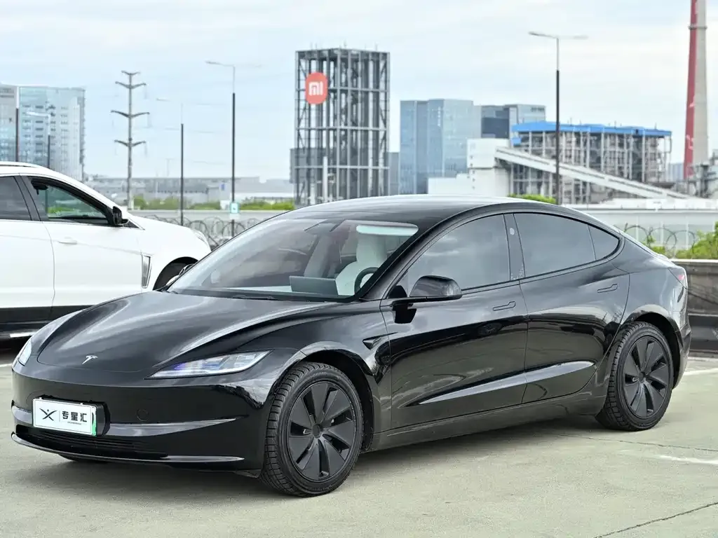 Tesla Model 3 — фото 1