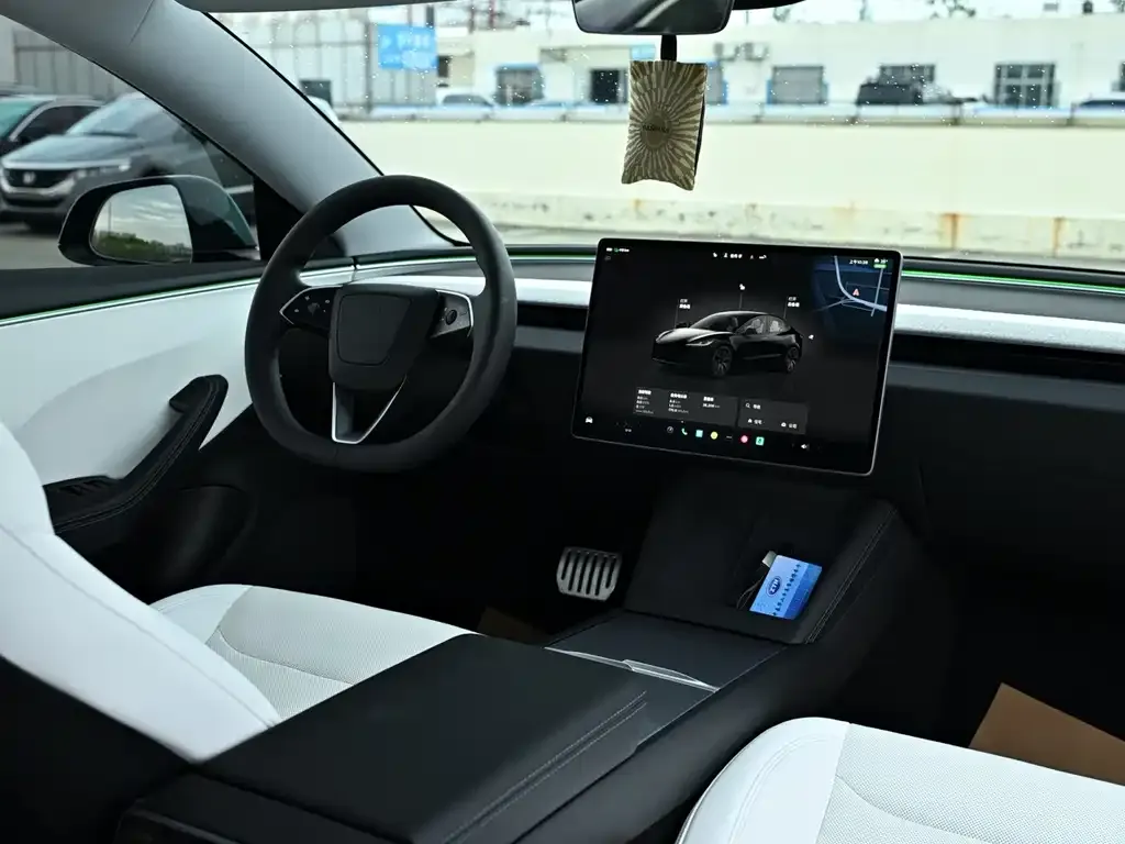 Tesla Model 3 — фото 3