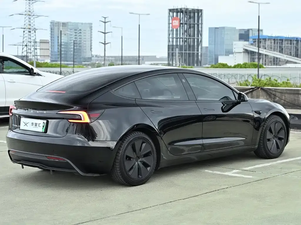 Tesla Model 3 — фото 8