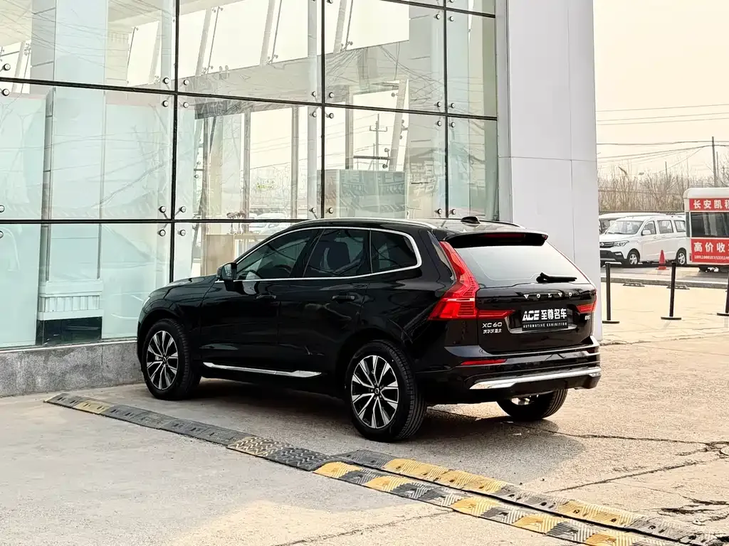 Volvo XC60 — фото 9