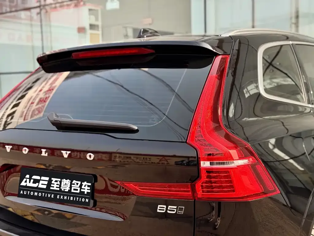 Volvo XC60 — фото 2