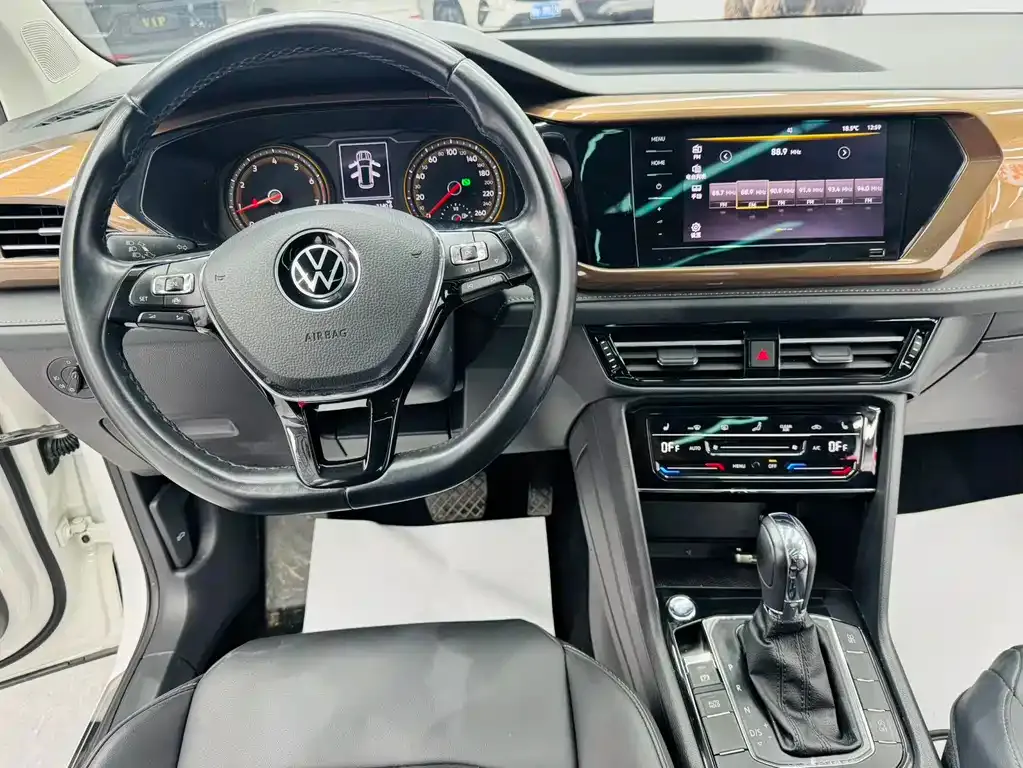 Volkswagen Tharu — фото 6