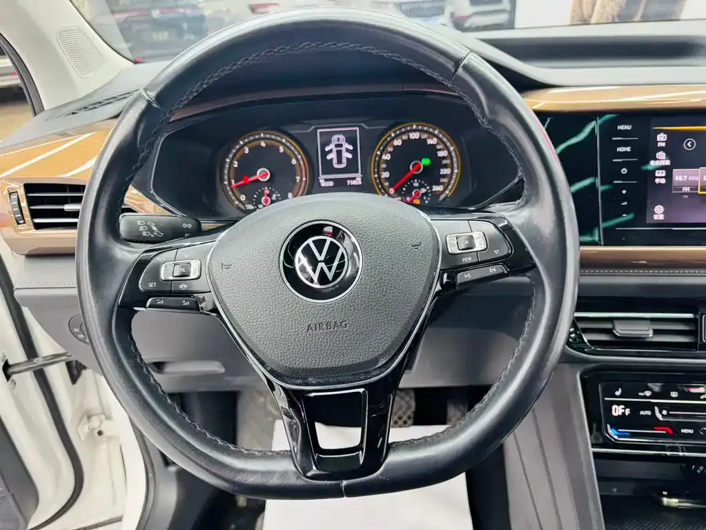 Volkswagen Tharu — фото 4