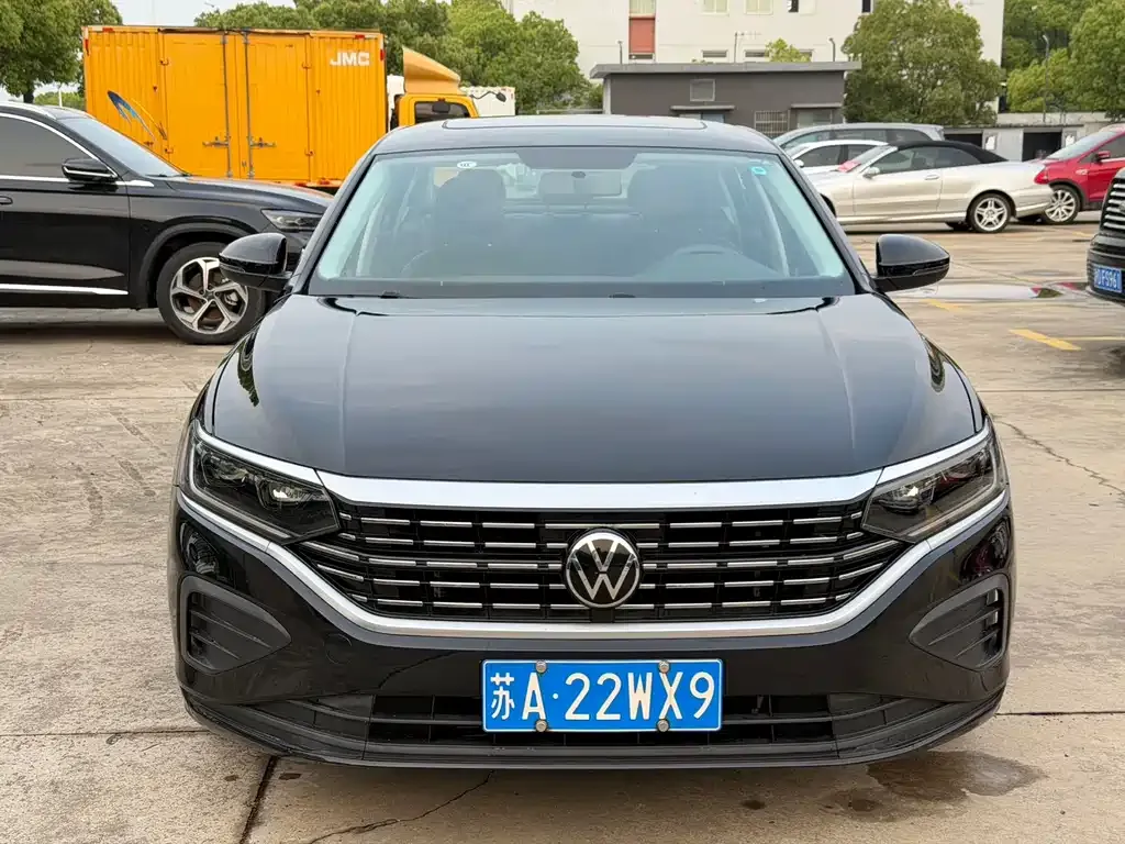 Volkswagen Passat — фото 1