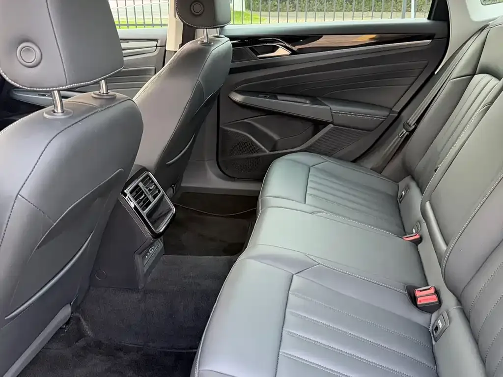 Volkswagen Passat — фото 6