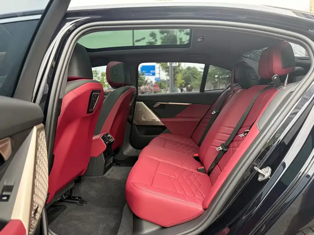 BMW 5 Series — фото 10
