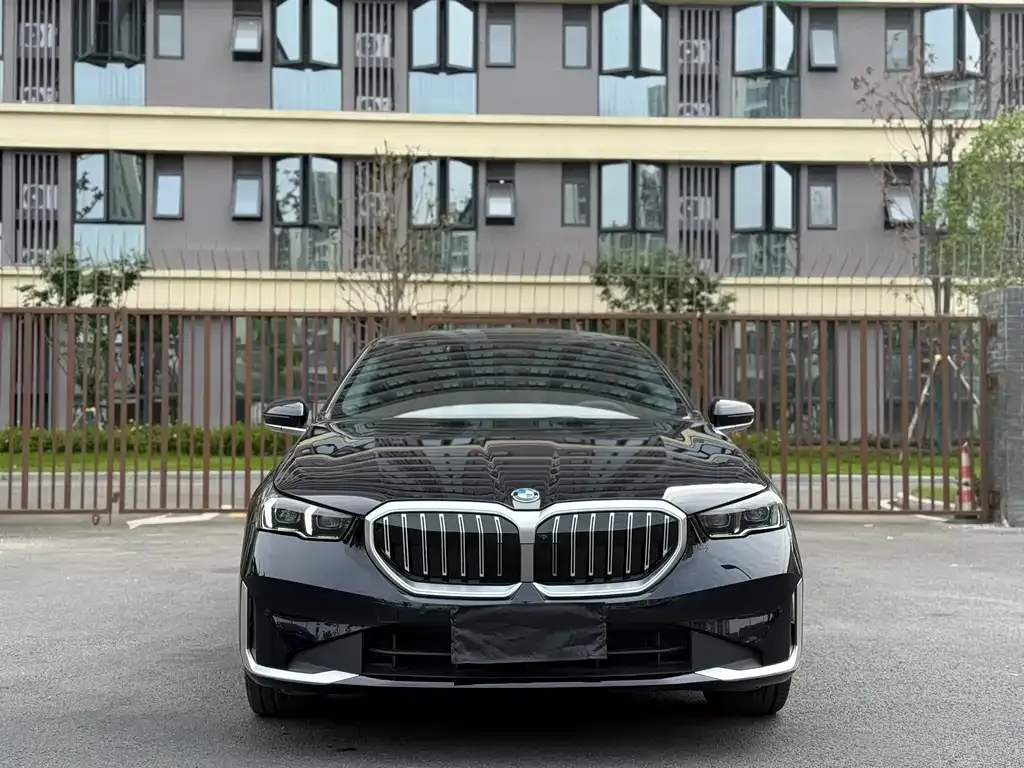 BMW 5 Series — фото 6