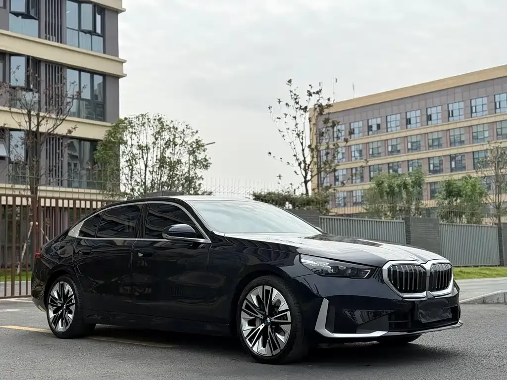 BMW 5 Series — фото 5