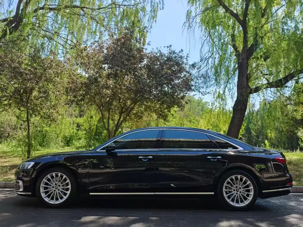 Audi A8 — фото 9