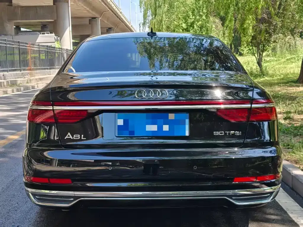 Audi A8 — фото 8