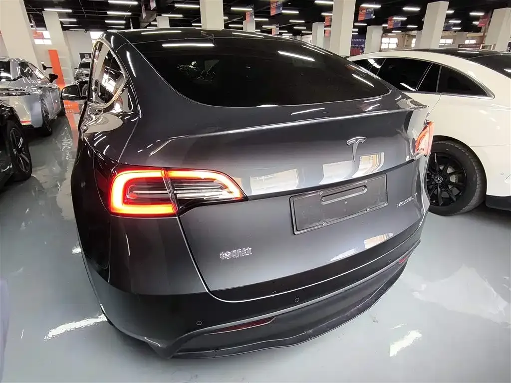 Tesla Model Y — фото 3