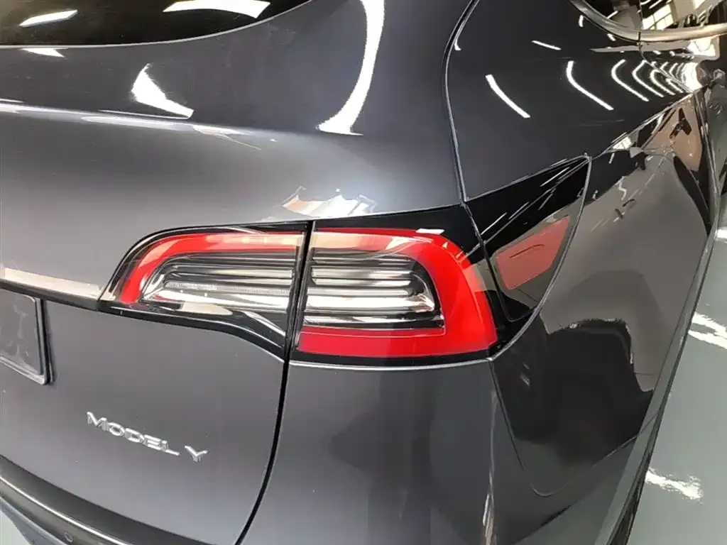 Tesla Model Y — фото 7