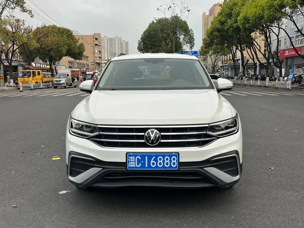 Volkswagen Tiguan L — фото 8