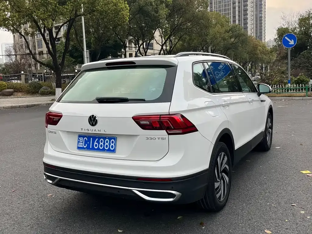 Volkswagen Tiguan L — фото 9
