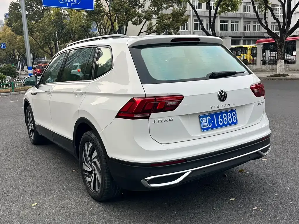 Volkswagen Tiguan L — фото 7