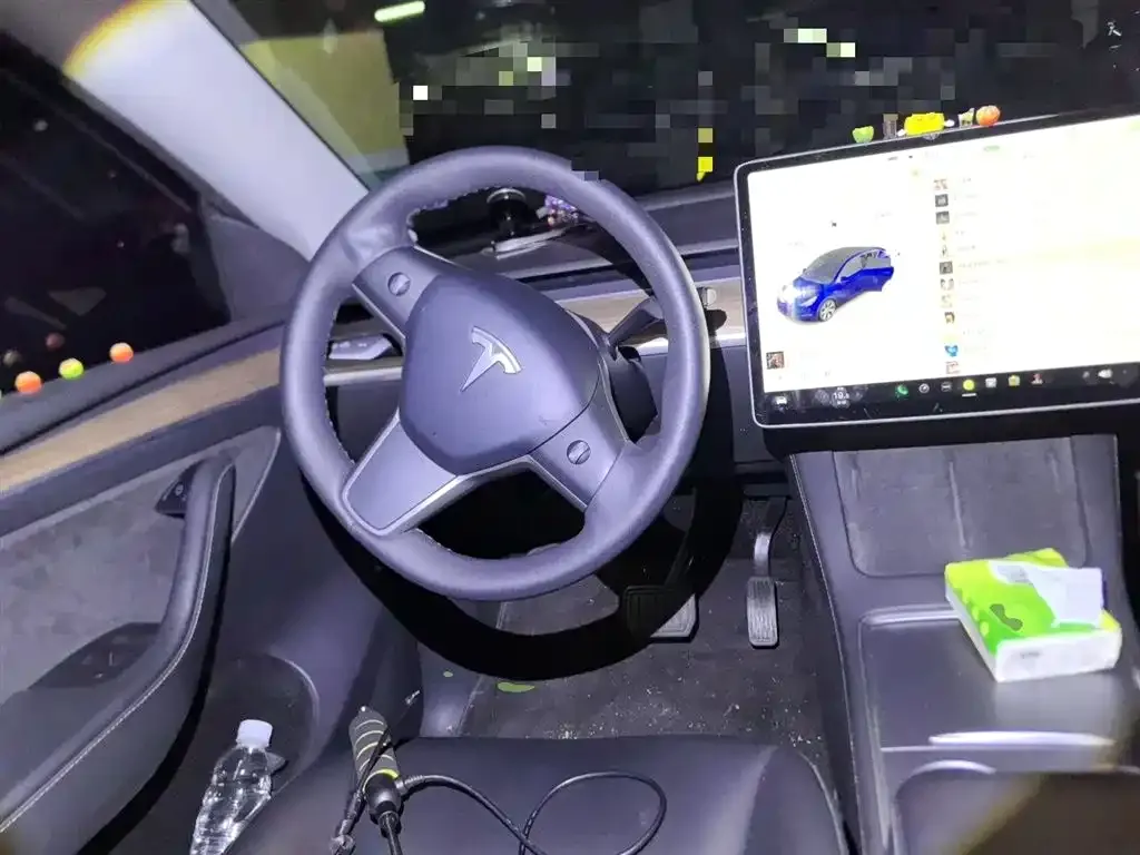 Tesla Model Y — фото 10