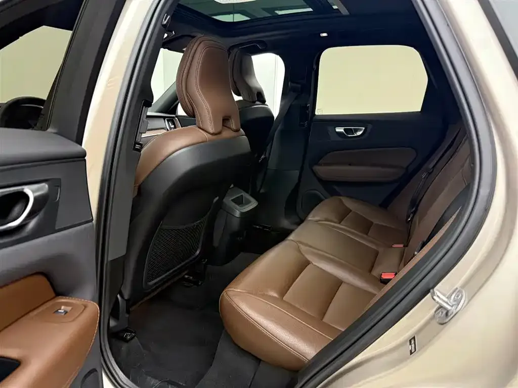 Volvo XC60 — фото 3