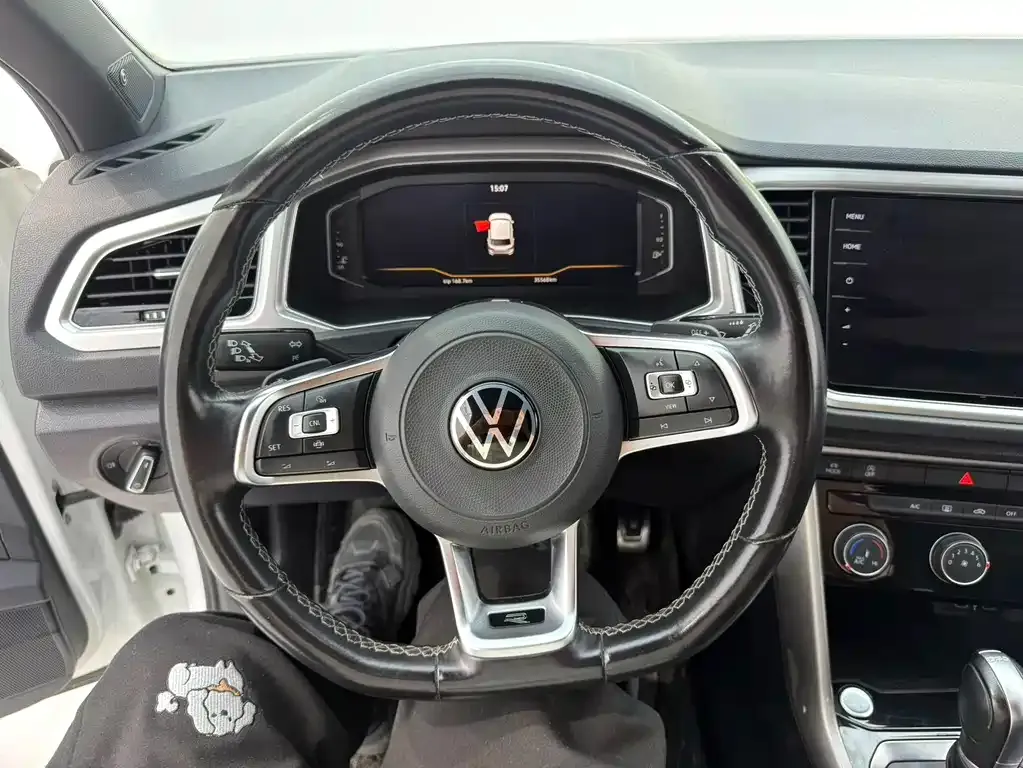 Volkswagen T-Roc — фото 7