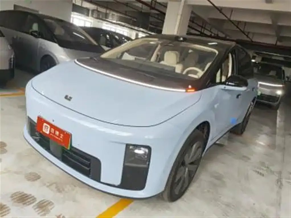 Li Auto i8