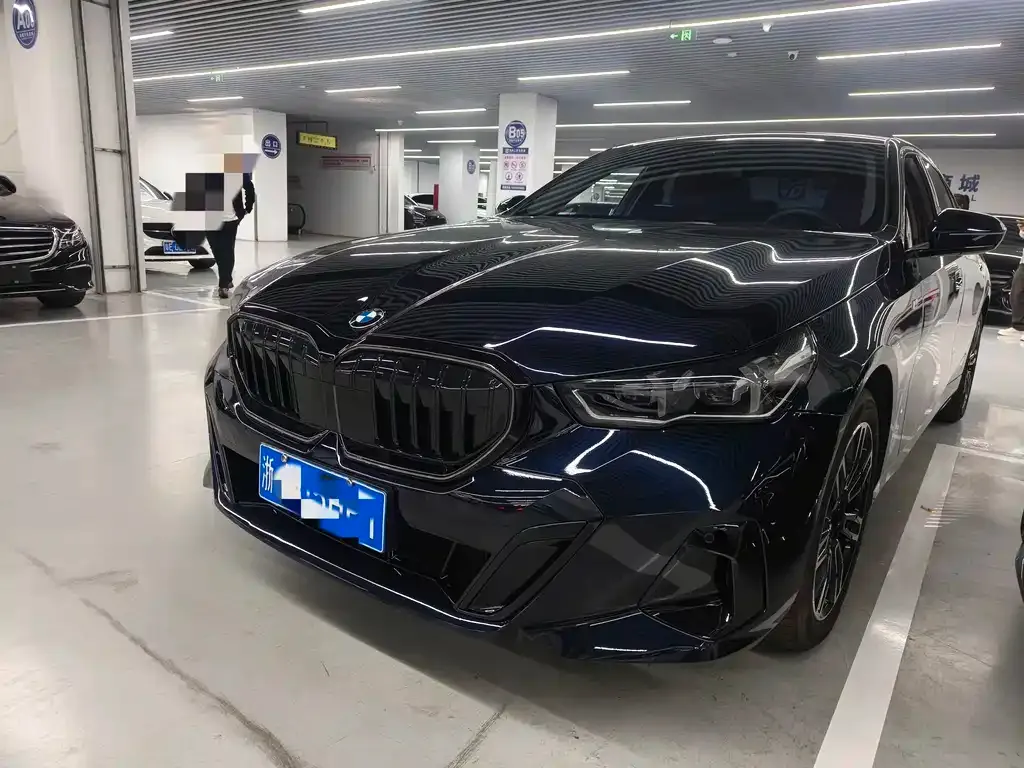 BMW 5 Series — фото 1