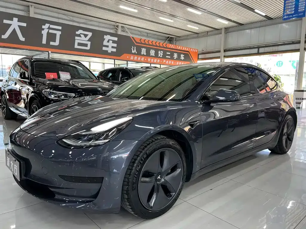 Tesla Model 3 — фото 1
