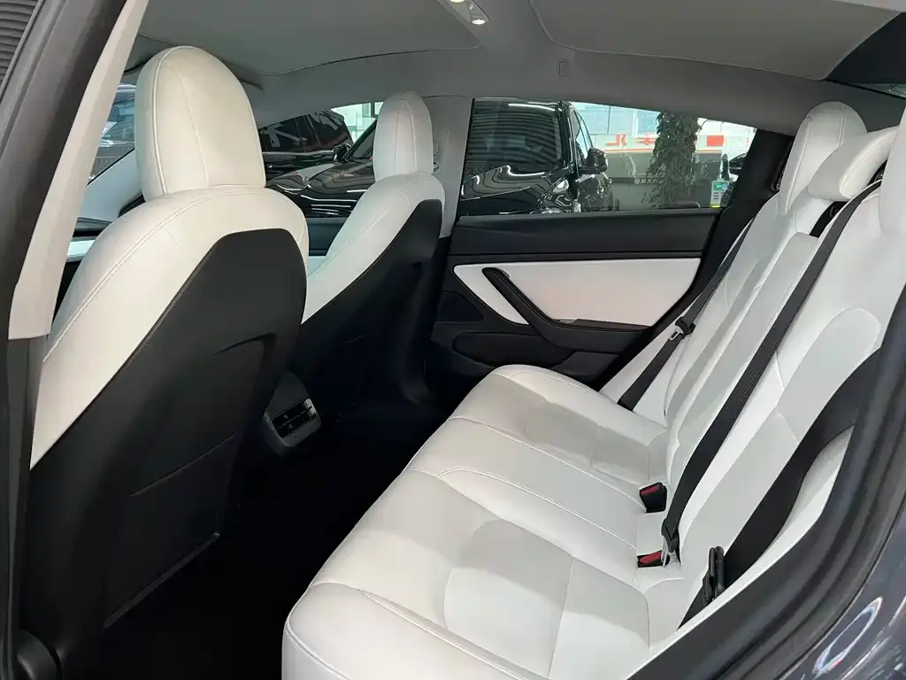 Tesla Model 3 — фото 3