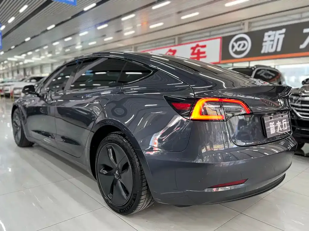 Tesla Model 3 — фото 10