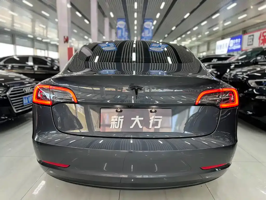Tesla Model 3 — фото 7