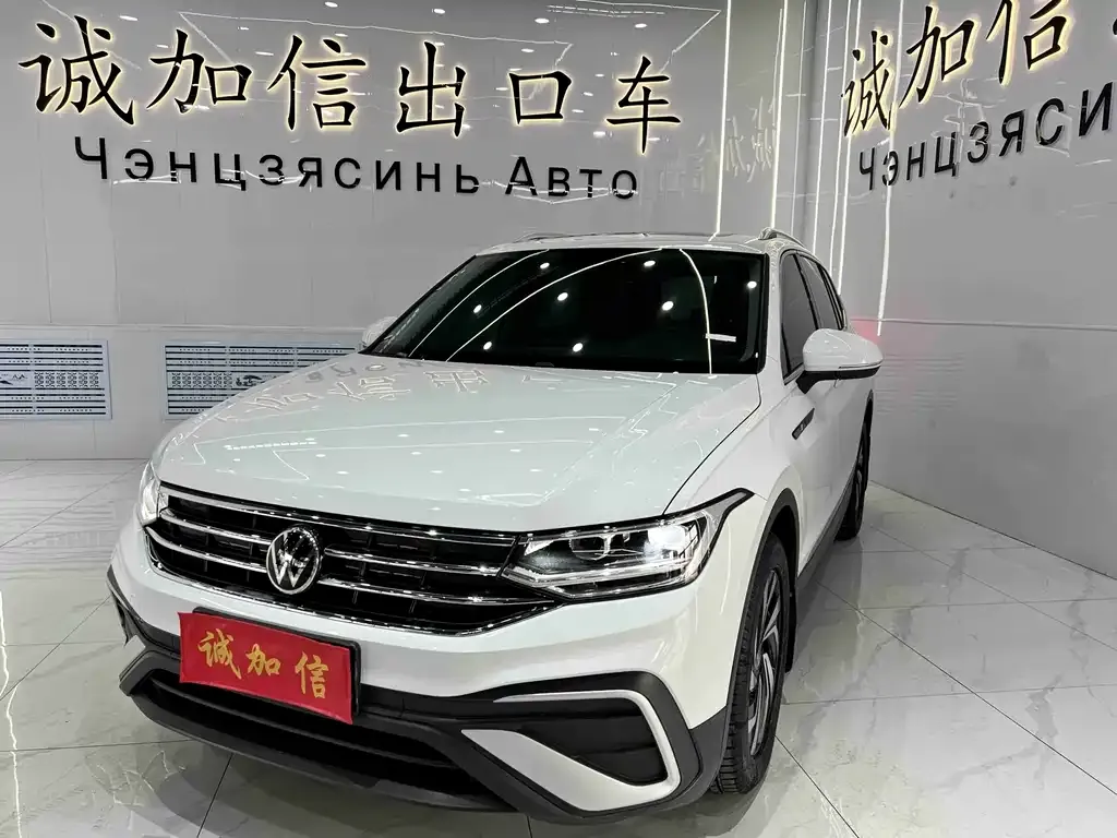 Volkswagen Tiguan L — фото 1