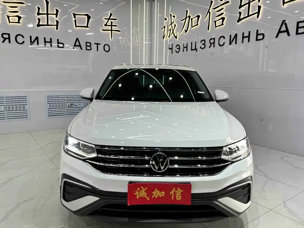 Volkswagen Tiguan L — фото 8