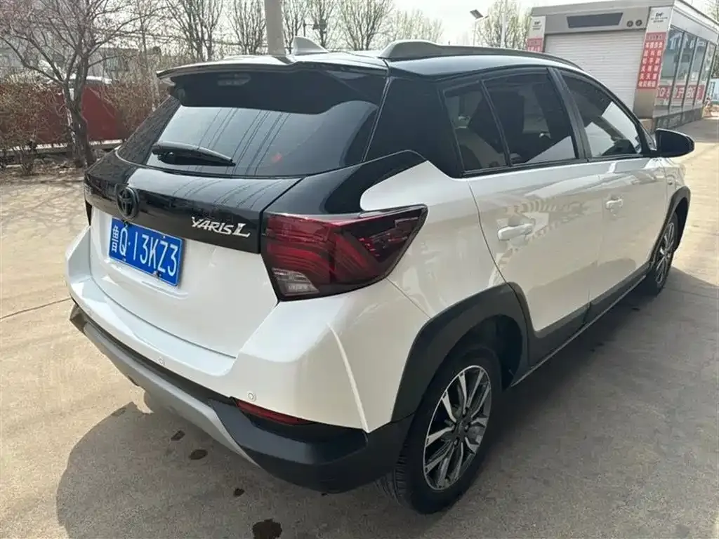 Toyota Yaris L — фото 3