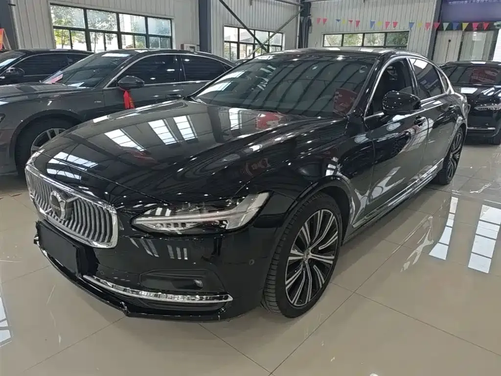 Volvo S90 — фото 1