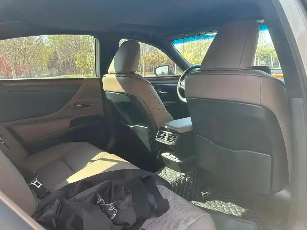 Lexus ES 2024 из CN, фото 4