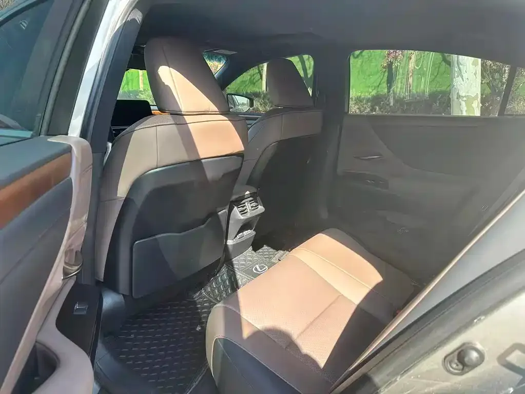 Lexus ES 2024 из CN, фото 2