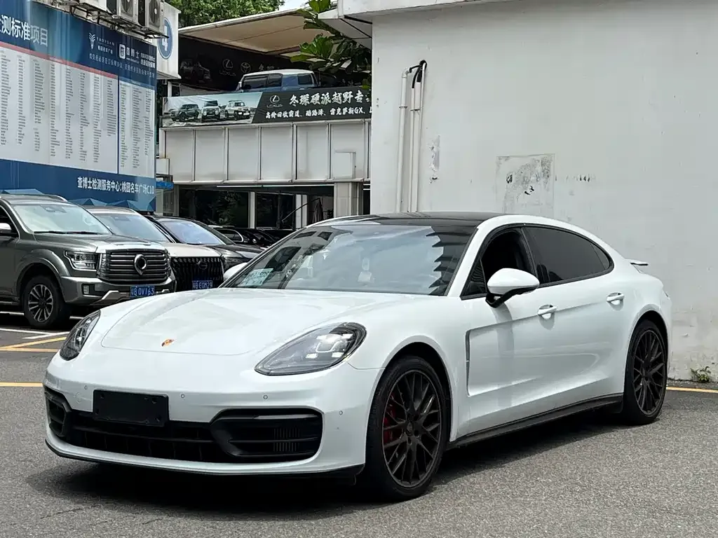 Porsche Panamera — фото 1