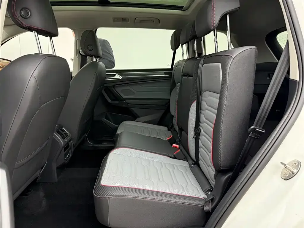 Volkswagen Tiguan L — фото 2
