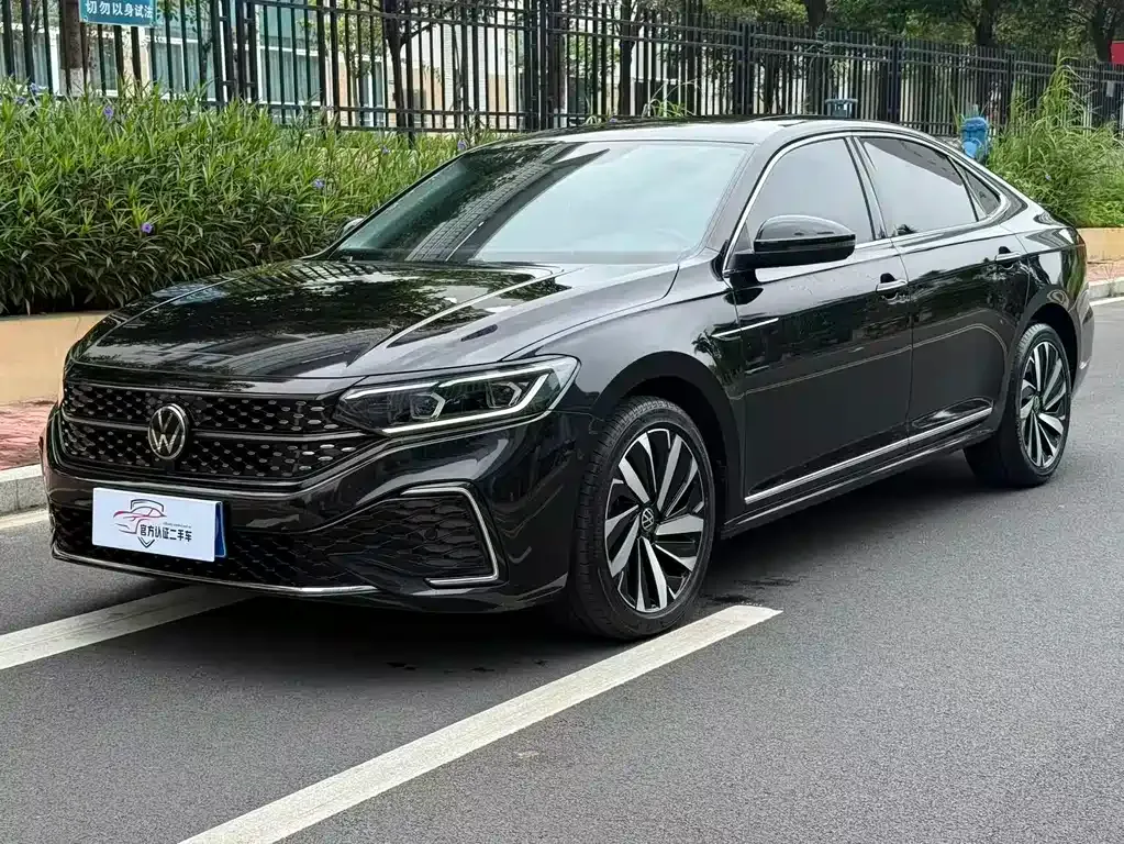Volkswagen Passat — фото 1