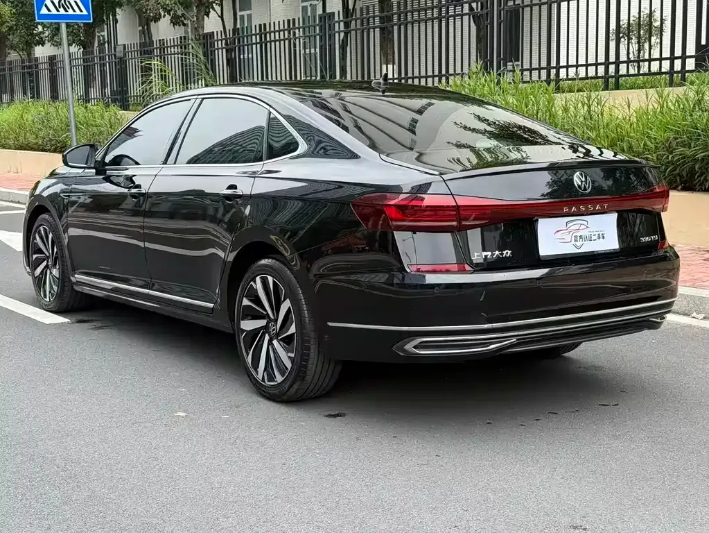 Volkswagen Passat — фото 4