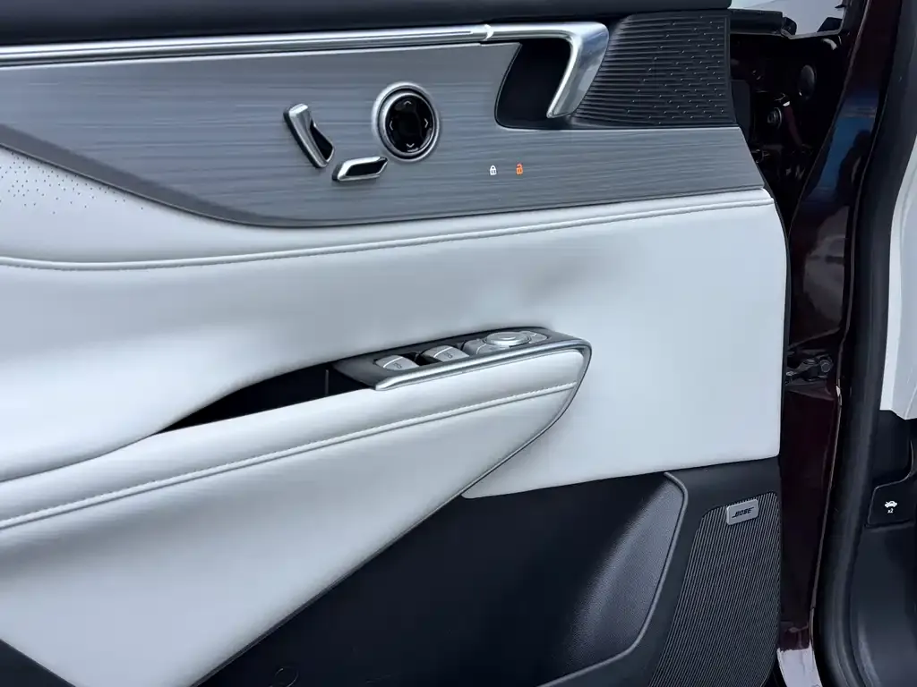 Buick GL8 Hybrid — фото 2
