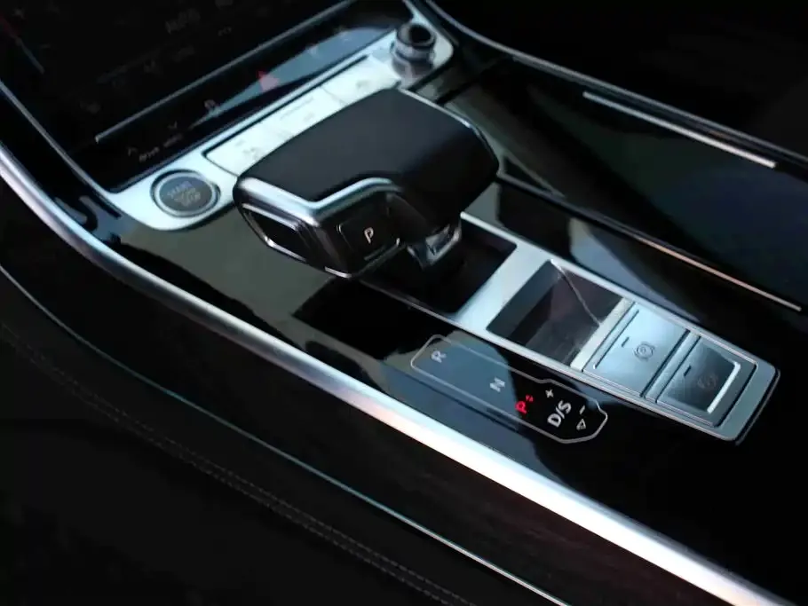 Audi A8 — фото 2