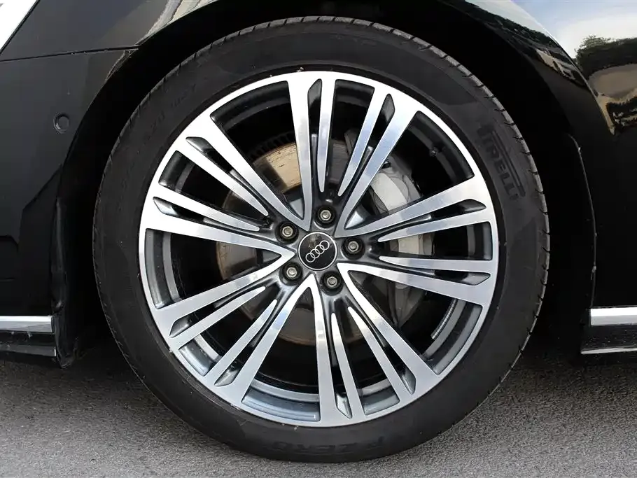 Audi A8 — фото 10